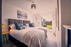 House | 3 bedrooms, individually decorated, individually furnished - Sea Larks (Morpeth)