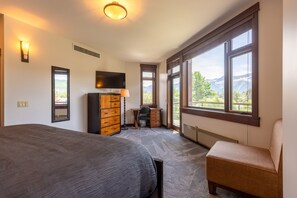 3 bedrooms, iron/ironing board, travel cot, free WiFi