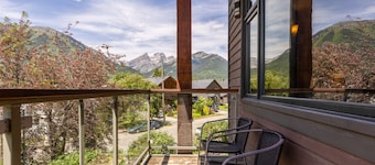 901 Luxury Condos l Dog Friendly