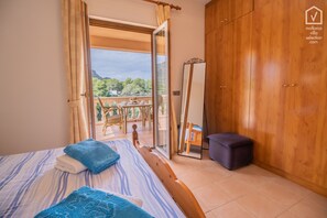 4 bedrooms, in-room safe, iron/ironing board, travel cot