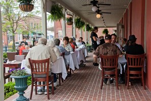 屋外ダイニングエリア