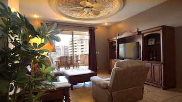 Een televisie en een dvd-speler