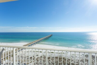 10th Floor OceanFront,Free Beach Chairs & Unbrella Service HeatedPool ArcadeGame