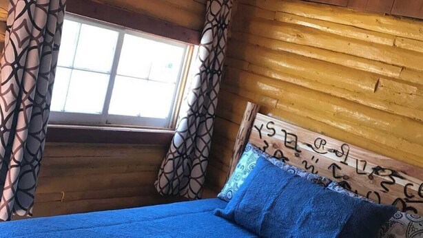 Room - Ashton Historic Log Cabins 6 (Ashton)