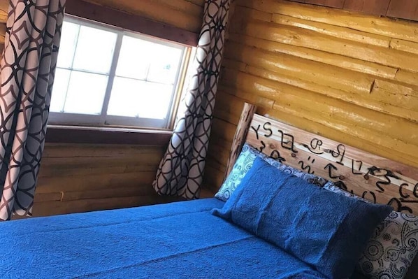 1 bedroom - Ashton Historic Log Cabins 6 (Ashton)