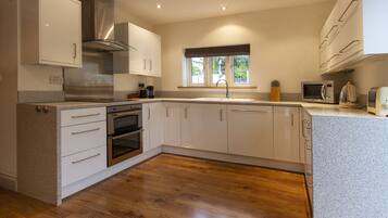 Luxe huis, en-suite badkamer, uitzicht op bergen (The Lookout Keswick) | Gemeenschappelijke keuken