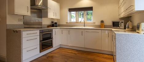 Luxury House, Ensuite, Mountain View (The Lookout Keswick) | Shared kitchen