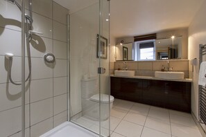 Maison Luxe, salle de bains attenante, vue montagne (The Lookout Keswick) | Salle de bain