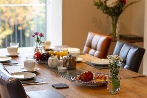 Luxury House, Ensuite, Mountain View (The Lookout Keswick) | Restaurant - The Lookout Keswick (Keswick)