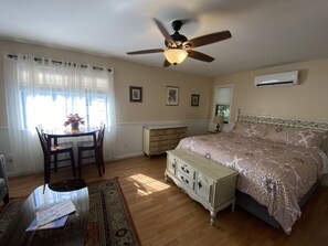 1 bedroom, iron/ironing board, travel crib, free WiFi - Spacious room with private entrance near Bidwell Park! (Chico)