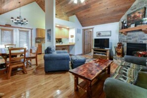 Smart-TV, Kamin, DVD-Player, Stereoanlage