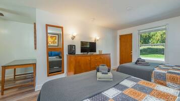 Standard Double Room | Iron/ironing board, WiFi, bed sheets