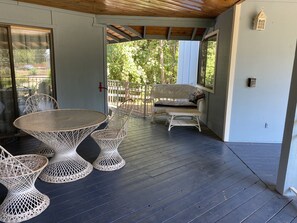 Outdoor dining - Large king guest room with private entrance and bathroom. (Chico)