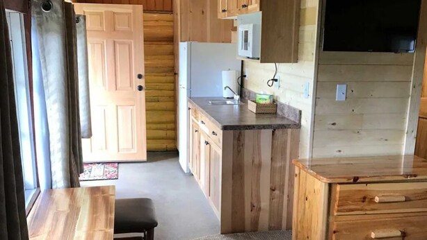 Private kitchen - Ashton Historic Log Cabins 8 (Ashton)