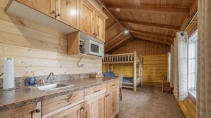 1 bedroom - Ashton Historic Log Cabins 4 (Ashton)