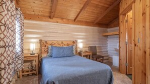 1 bedroom - Ashton Historic Log Cabins 4 (Ashton)