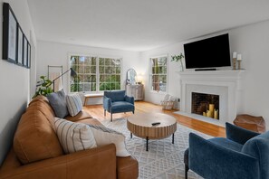 TV, fireplace, DVD player, books