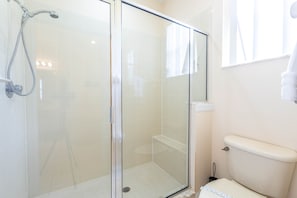 Villa, 5 Bedrooms, Non Smoking, Kitchen | Bathroom | Free toiletries, hair dryer, towels