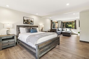 5 bedrooms, desk, iron/ironing board, travel crib - Luxury Cabin on the Creek with Red Rocks View (Sedona)