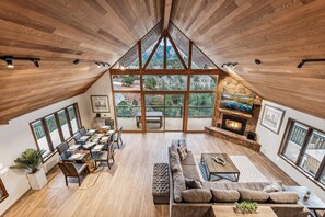 Smart TV, fireplace, video games, video library - Luxury Cabin on the Creek with Red Rocks View (Sedona)