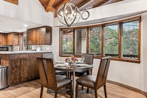 Dining - Luxury Cabin on the Creek with Red Rocks View (Sedona)