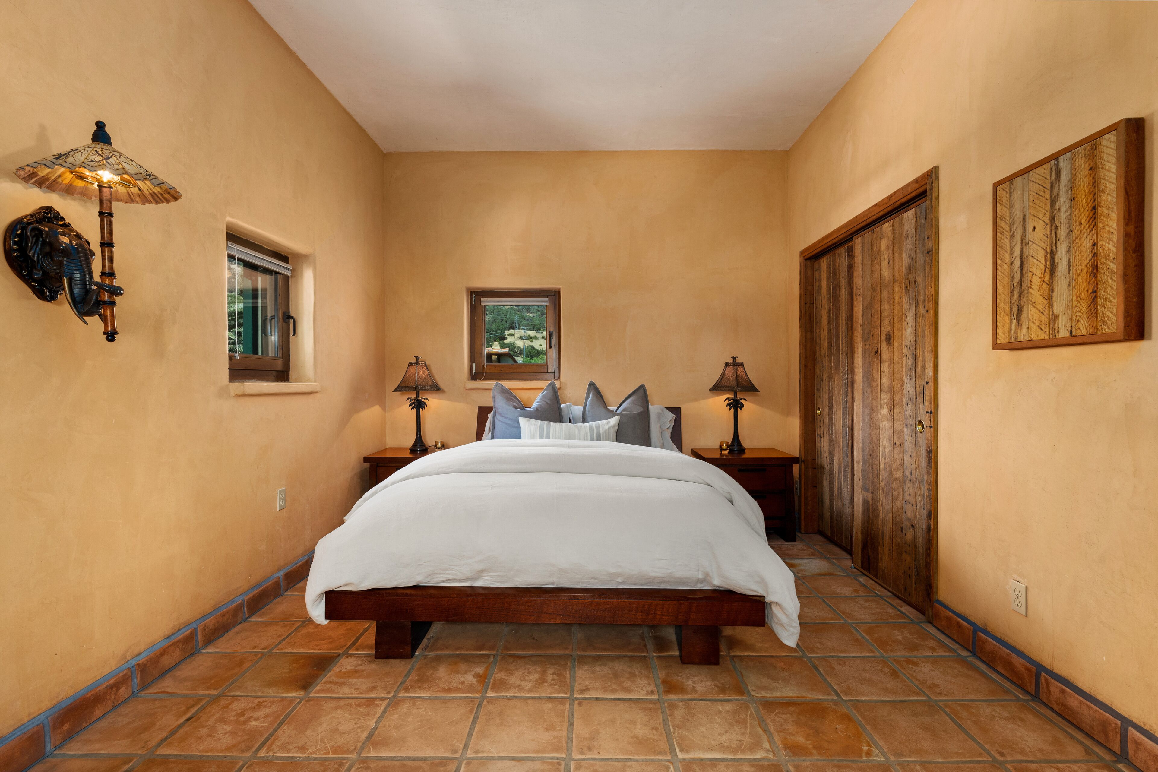 Lakeside, Balcony Apartment on Gated Winery Estate