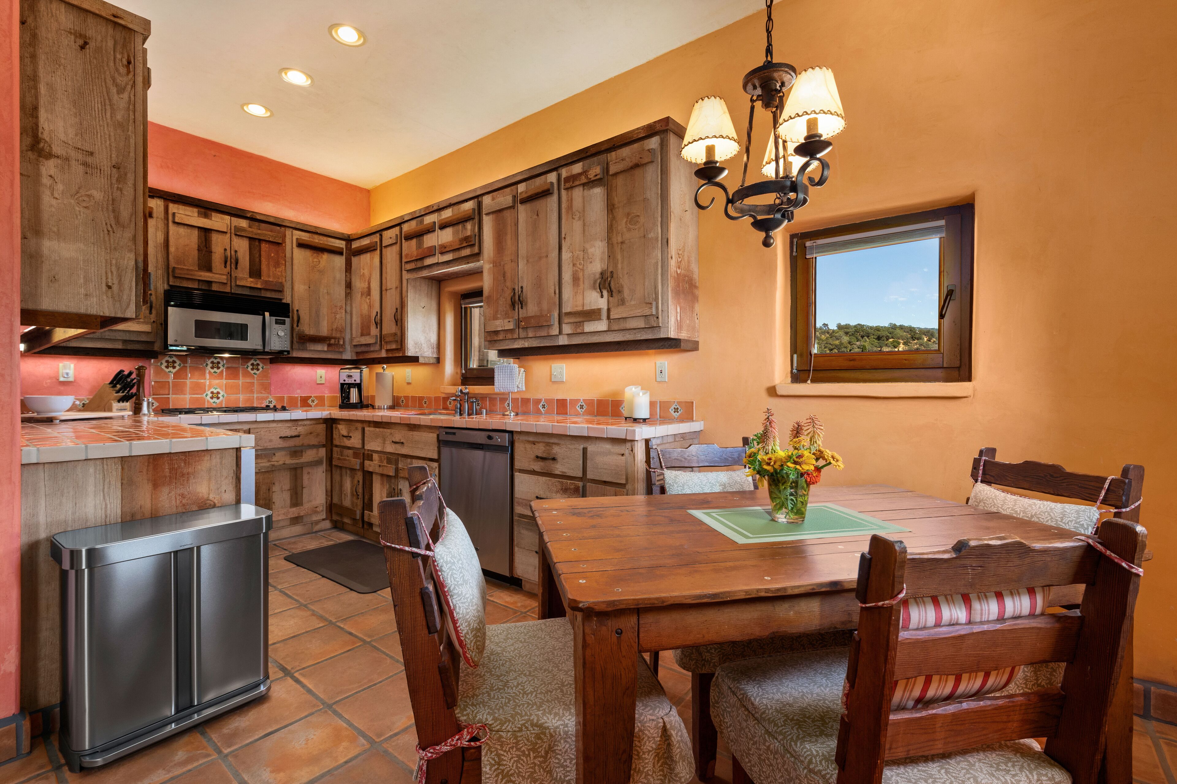 Lakeside, Balcony Apartment on Gated Winery Estate