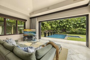 Smart-TV, Stereoanlage, Arbeitsbereiche