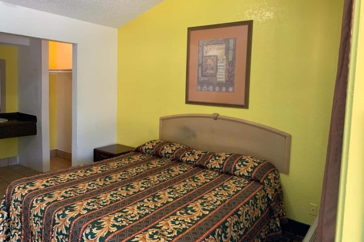 Economy Single Room | Free WiFi