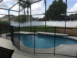 Alberca al aire libre y alberca climatizada