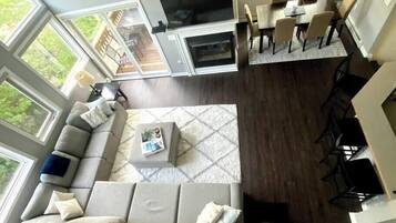 Télévision, cheminée