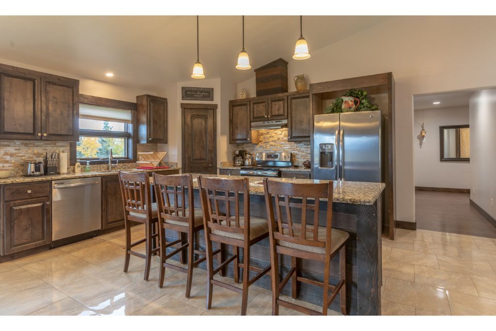 Bear Meadow Lodge: relaxing 3400 sq. ft., 6 bdm home 37 miles from Jackson Hole