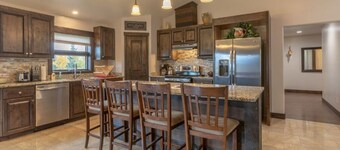 Bear Meadow Lodge: relaxing 3400 sq. ft., 6 bdm home 37 miles from Jackson Hole