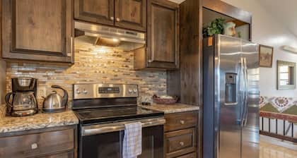 Bear Meadow Lodge: relaxing 3400 sq. ft., 6 bdm home 37 miles from Jackson Hole
