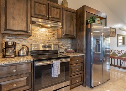 Bear Meadow Lodge: relaxing 3400 sq. ft., 6 bdm home 37 miles from Jackson Hole