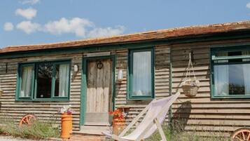 Comfort Cabin, Private Bathroom (Cherry Pickers) | Garden