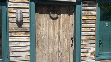 Comfort Cabin, Private Bathroom (Cherry Pickers) | Exterior