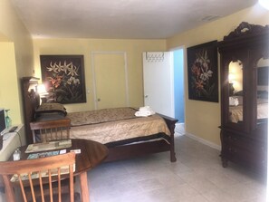 1 bedroom, WiFi - Private room and bathroom, separate entrance  (Cape Coral)