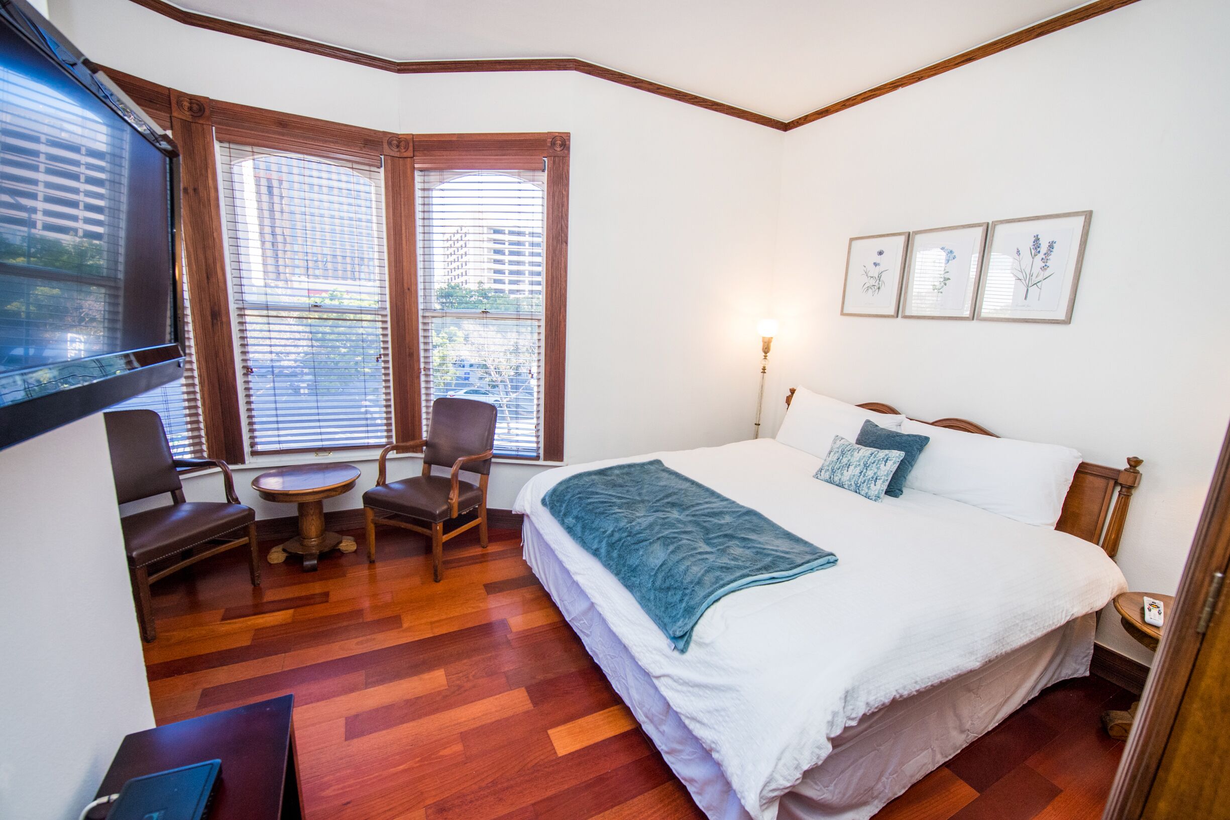 Downtown Historic Victorian Beauty!