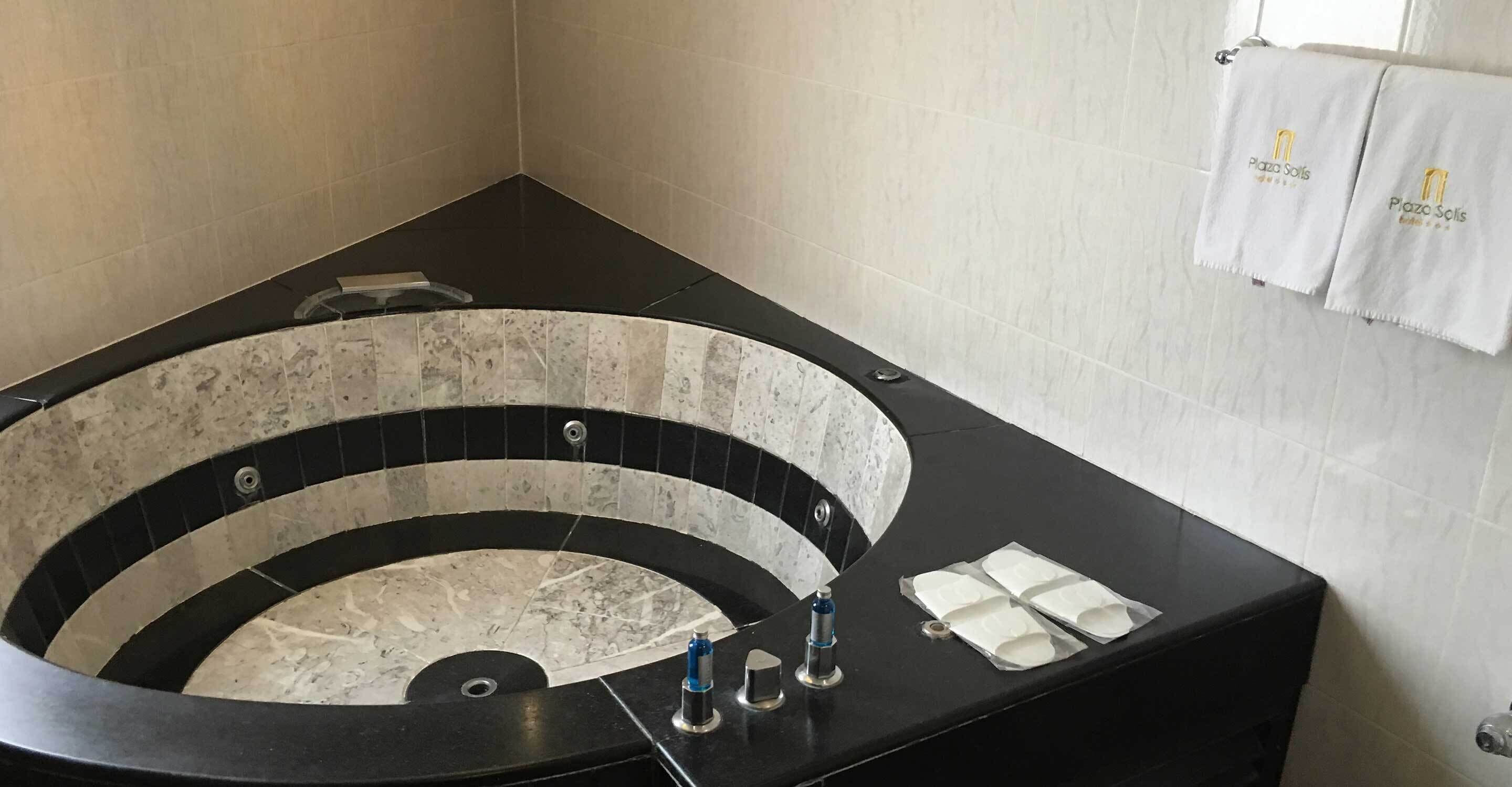 junior room | bathroom | shower, towels