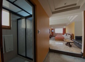 Comfort Room | Bathroom | Shower, towels