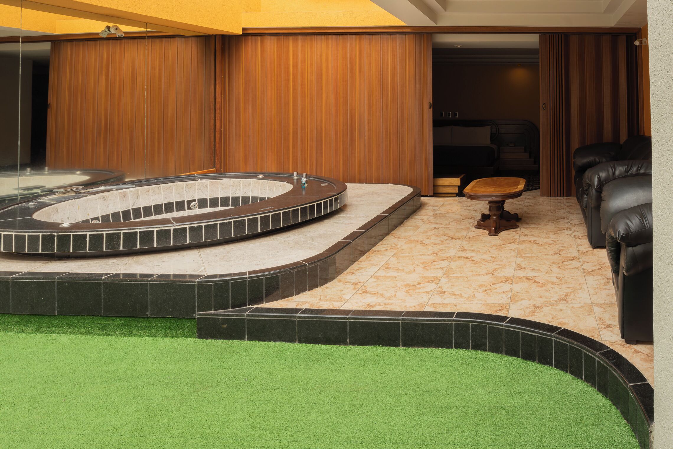 Habitación superior | Área de sala de estar | Televisión de pantalla plana 