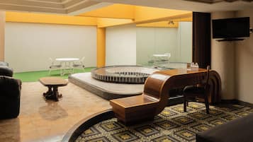 Habitación superior | Área de sala de estar | Televisión de pantalla plana