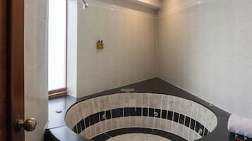 Junior Room | Bathroom | Shower, towels