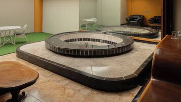 Habitación superior | Área de sala de estar | Televisión de pantalla plana