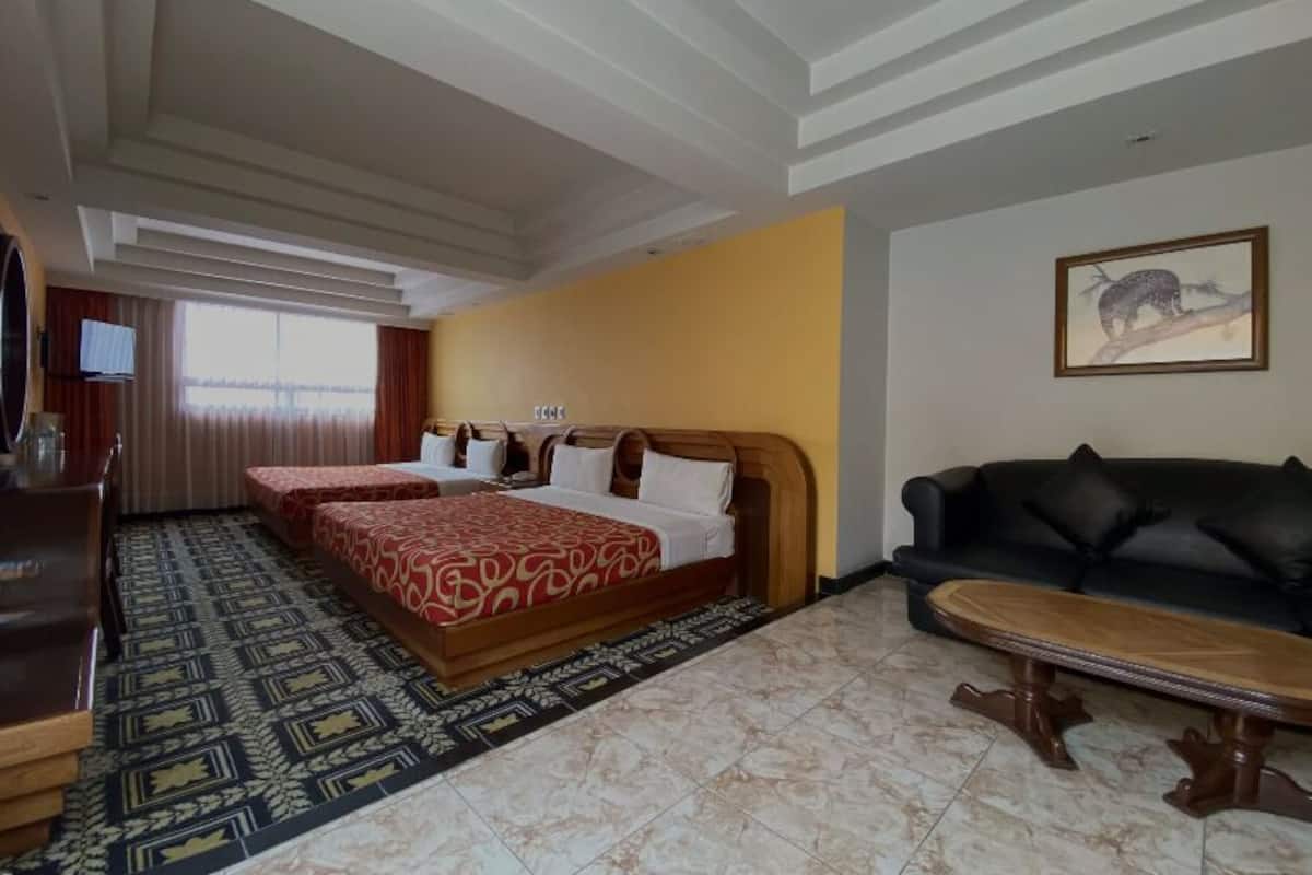 Comfort Room | Free WiFi, bed sheets