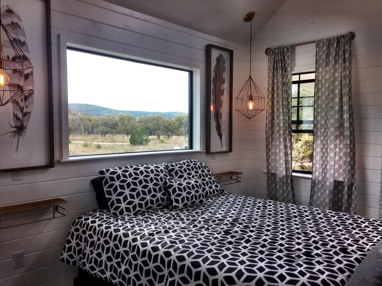 Relax in style ~ The Chimney House on the river!