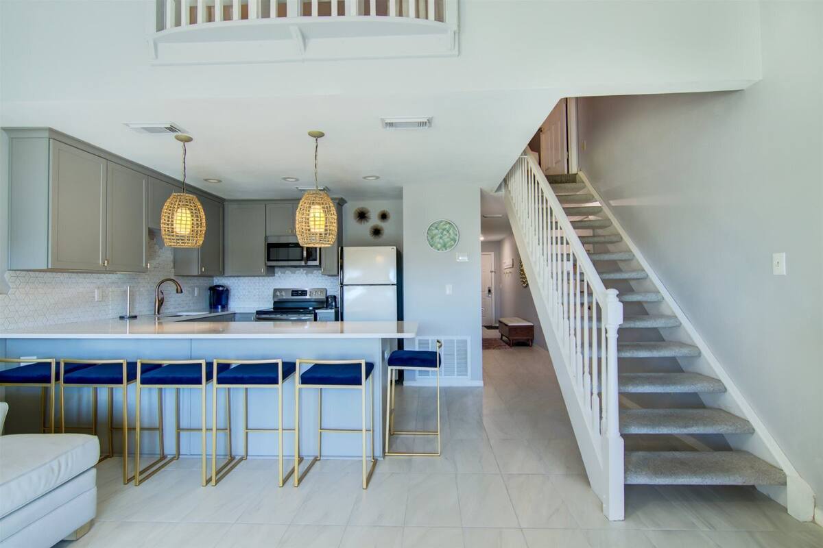 Condo (7 F Two Bedroom Loft) | Exterior