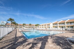 Apartment (9 G, Two Bedroom Condo) | Pool | Außenpool