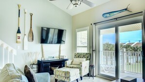 Leilighet (9 H Two Bedroom Condo) | Oppholdsrom